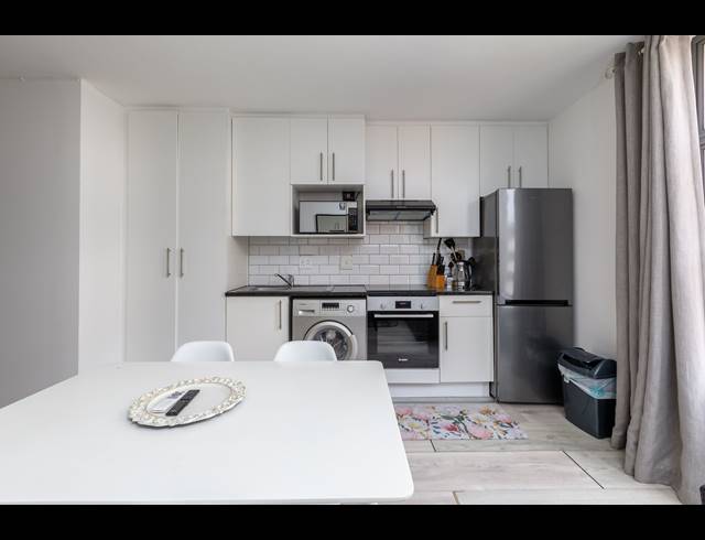 0.5 BEDROOM APARTMENT TO LET IN ZONNEBLOEM